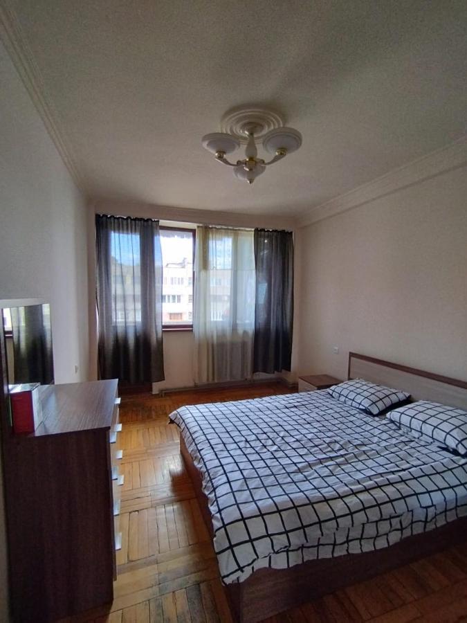 예레반 Large Apt Near Republic Square 아파트 외부 사진
