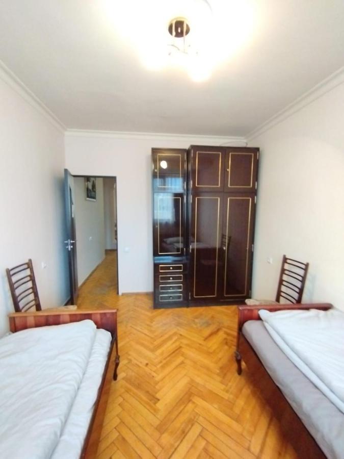 예레반 Large Apt Near Republic Square 아파트 외부 사진